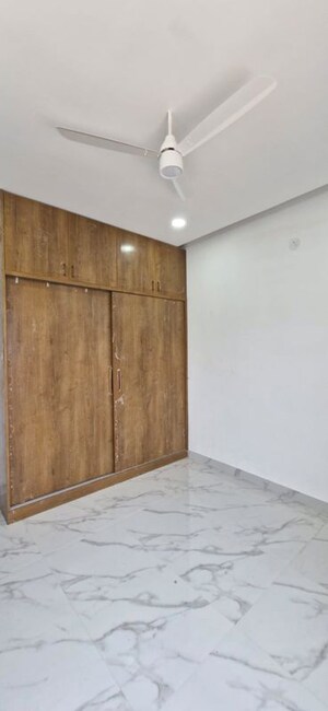 Room in 3 BHK Builder Floor at Kondapur – for Rent