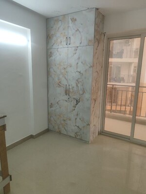 Room in 3 BHK Apartment at Landmark The Homes 81, Sector 81 – for Rent