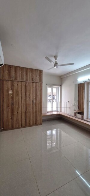 Room in 3 BHK Builder Floor at Kondapur – for Rent