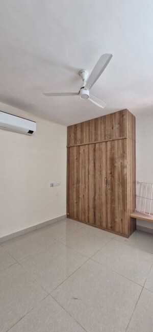Room in 3 BHK Builder Floor at Kondapur – for Rent