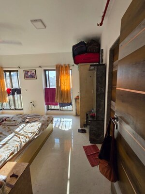 Master Bedroom in 2 BHK Apartment at Shree Krishna CHS Kandivali, Kandivali West – for Rent