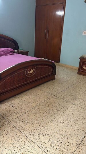 Furnished Amenities in 3 BHK Builder Floor at East Of Kailash – for Rent