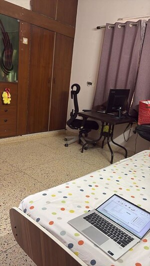 Team Area in 3 BHK Builder Floor at East Of Kailash – for Rent