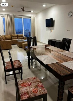 Bedroom in 4 BHK Apartment at Shalimar Belvedere Court, Gomti Nagar – for Rent