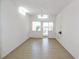 Room in 3 BHK Apartment at Om Tower Kandivali, Kandivali West – for Rent