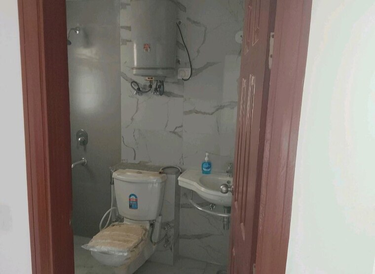 Bathroom, purvanchal-royal-city 3 Bedroom 1825 Sq.Ft. Apartment In Chi V Greater Noida Greater Noida 10340453
