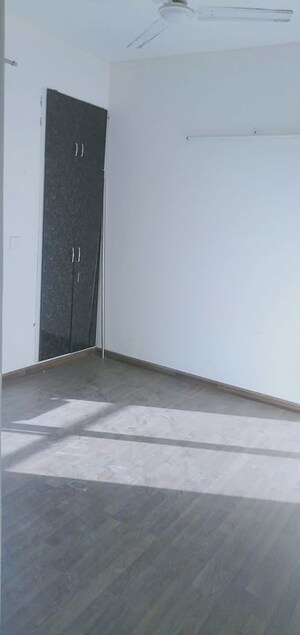 Room in 3 BHK Apartment at BPTP Parkland Pride, Sector 77 – for Sale