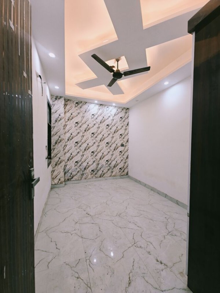 Bedroom, sector 73 3 Bedroom 1400 Sq.Ft. Builder Floor In Sector 73 Noida 10340602