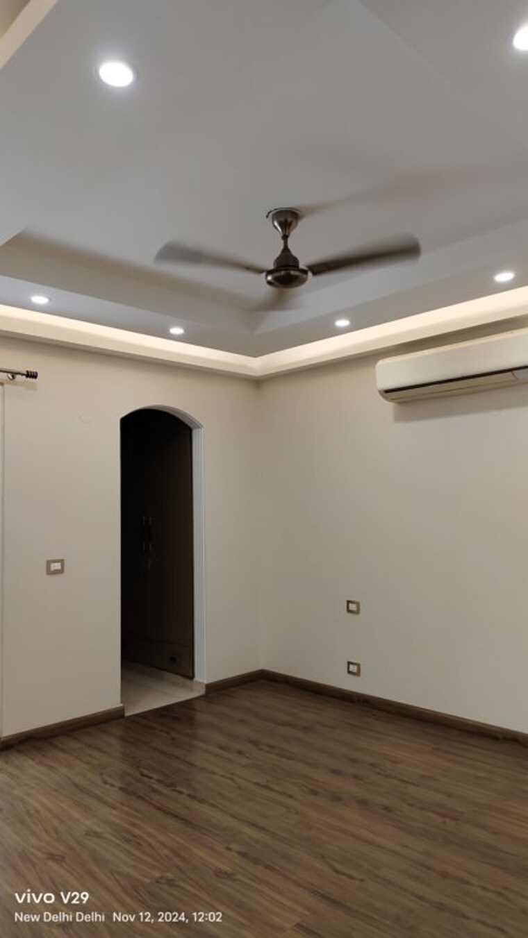 Room, saket 4 Bedroom 300 Sq.Yd. Builder Floor In Saket Delhi 10340728