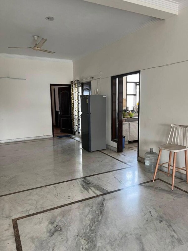 Room, sector 117 3 Bedroom 1325 Sq.Ft. Builder Floor In Sector 117 Noida 10340775