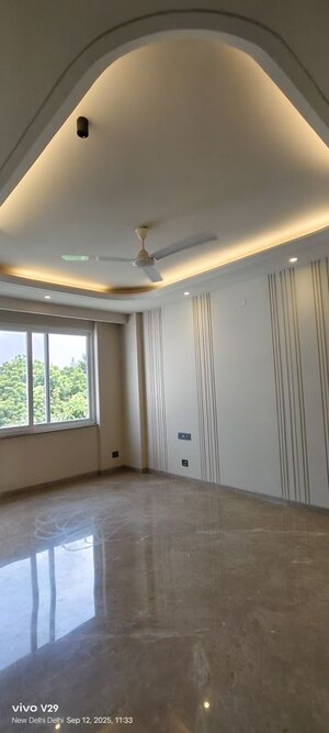Room in 4 BHK Builder Floor at Saket – for Rent