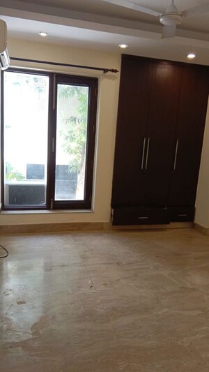 Room in 4 BHK Builder Floor at Saket – for Rent