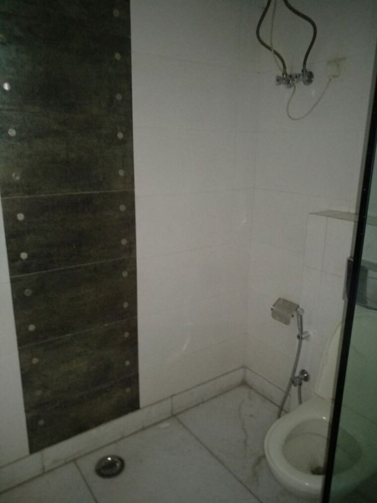 Bathroom, greater kailash i 3 Bedroom 2250 Sq.Ft. Builder Floor In Greater Kailash I Delhi 10340780