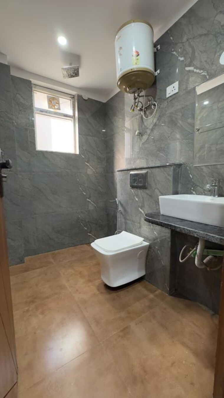 Bathroom, chattarpur 3 Bedroom 1500 Sq.Ft. Apartment In Chattarpur Delhi 10340966