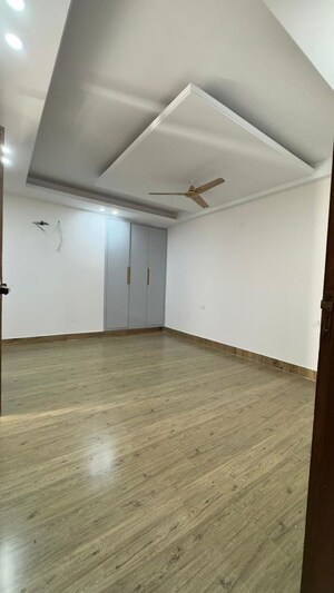 Room in 3 BHK Apartment at Chattarpur – for Rent
