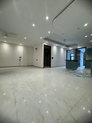 Room in 3 BHK Apartment at Chattarpur – for Rent