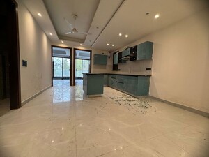 Room in 3 BHK Apartment at Chattarpur – for Rent