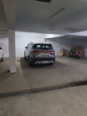 Parking in 3 BHK Builder Floor at Vivekanandapuri – for Sale