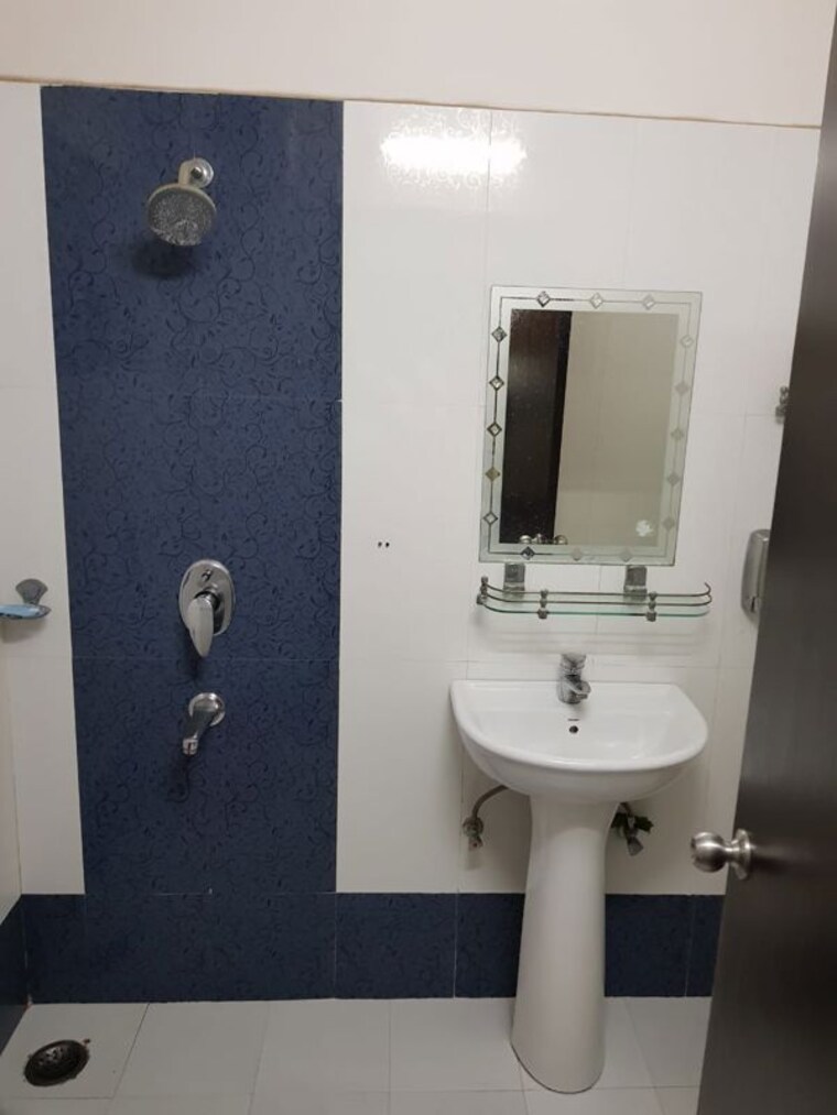 Bathroom, vivekanandapuri 3 Bedroom 1650 Sq.Ft. Builder Floor In Vivekanandapuri Lucknow 10341155