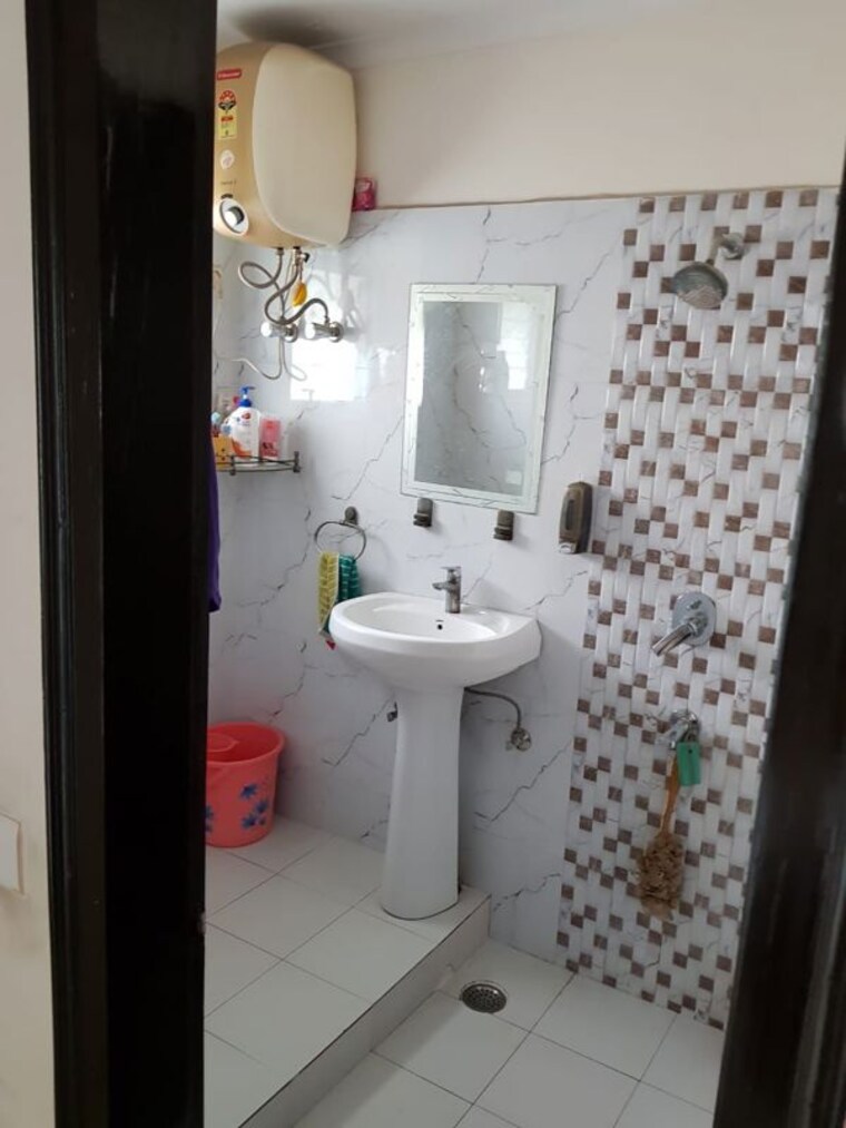 Bathroom, vivekanandapuri 3 Bedroom 1650 Sq.Ft. Builder Floor In Vivekanandapuri Lucknow 10341155