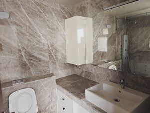 Bathroom in 3.5 BHK Apartment at Prestige Fairfield, Rmv 2nd Stage – for Rent