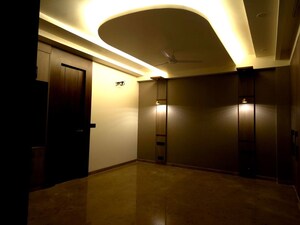 Room in 3 BHK Builder Floor at Hauz Khas – for Sale