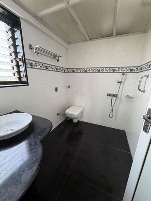 Team Area in 3 BHK Apartment at Beachwood Tower, Andheri West – for Rent