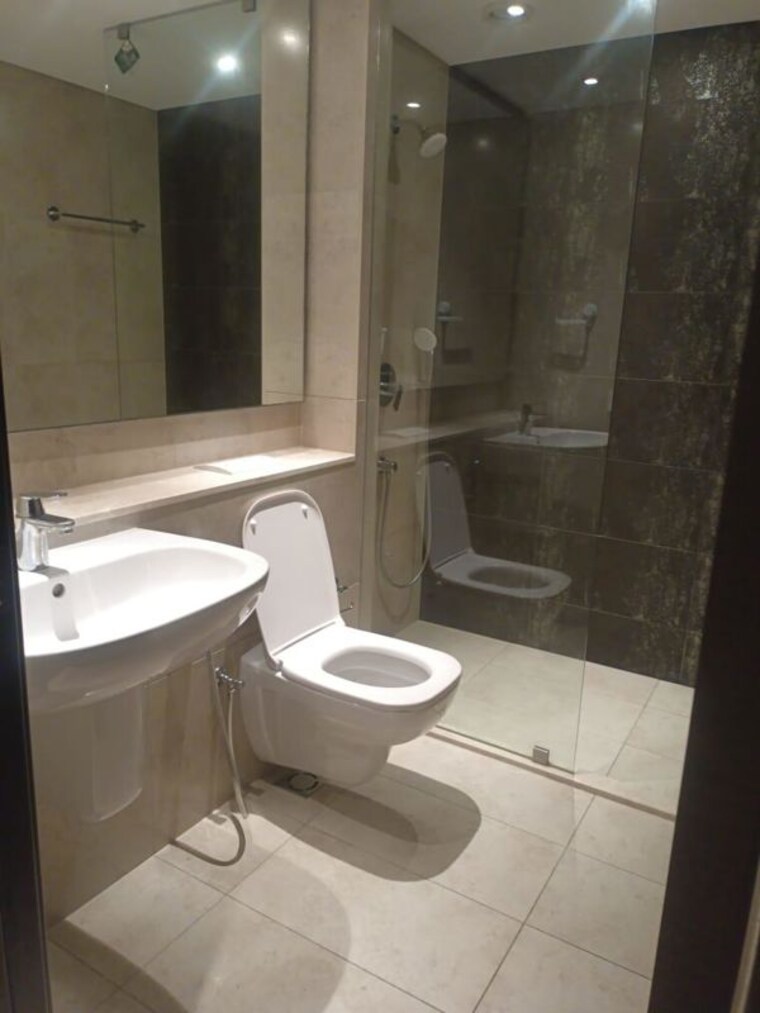 Bathroom, panchshil-towers 3.5 Bedroom 2107 Sq.Ft. Apartment In Kharadi Pune 10341483