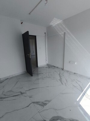 Room in 1 BHK Apartment at RNA NG Eclat, Andheri West – for Rent