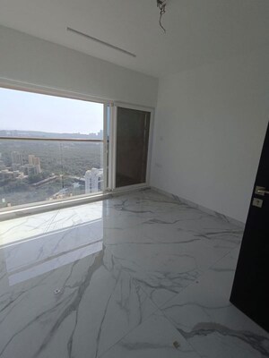 Room in 1 BHK Apartment at RNA NG Eclat, Andheri West – for Rent