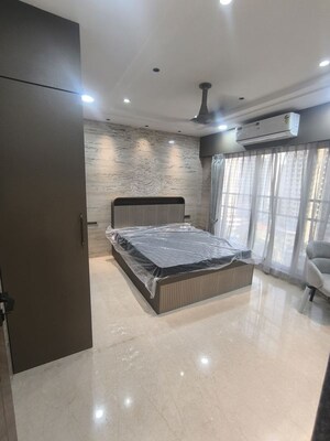 Room in 3.5 BHK Apartment at Motilal Nagar – for Rent