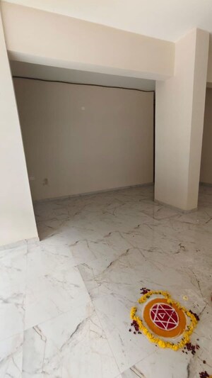 Room in  Shop at Cosmos Aura, Worli – for Rent