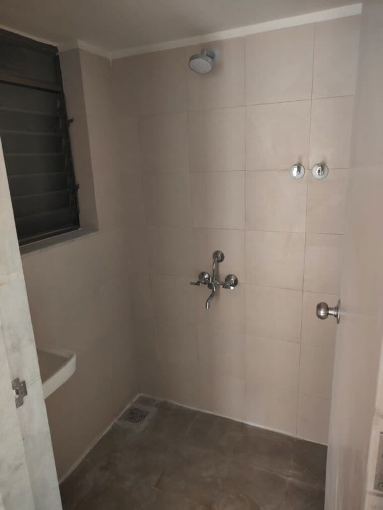Bathroom, cosmos-aura Commercial Shop 1600 Sq.Ft. In Worli Mumbai 10341560