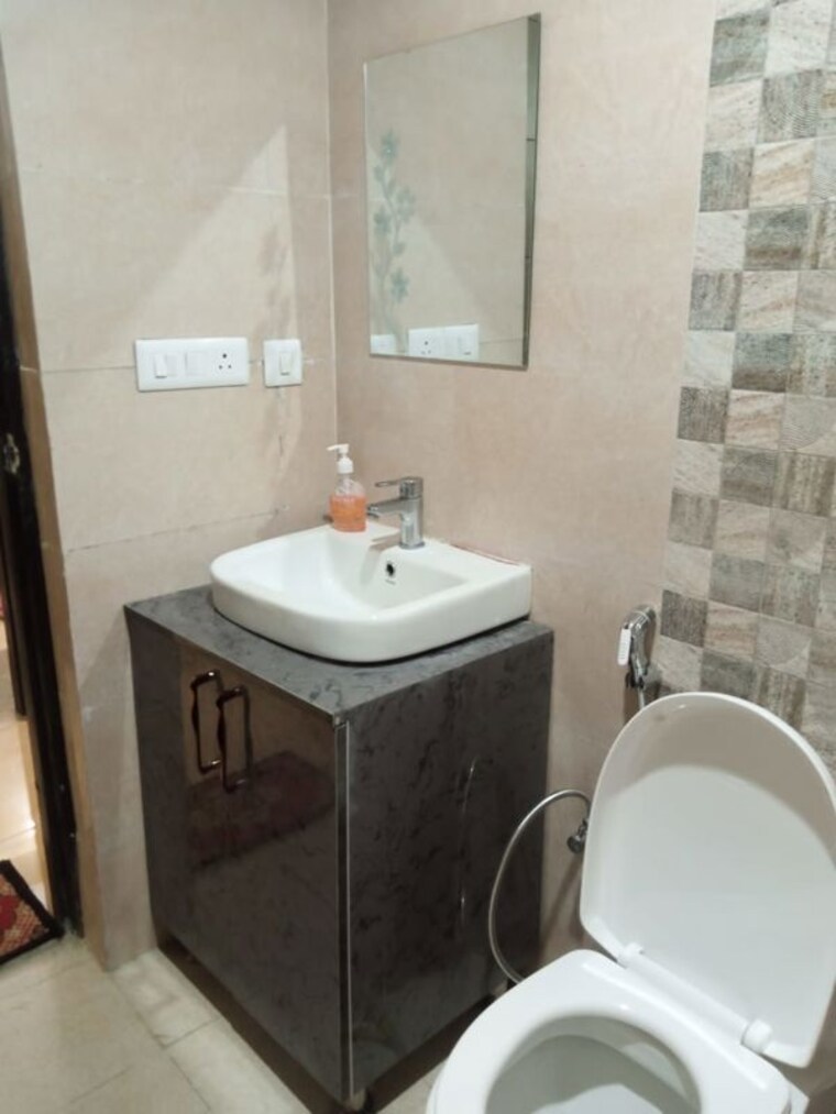 Bathroom, pivotal-paradise 2 Bedroom 1050 Sq.Ft. Apartment In Sector 62 Gurgaon 10341565