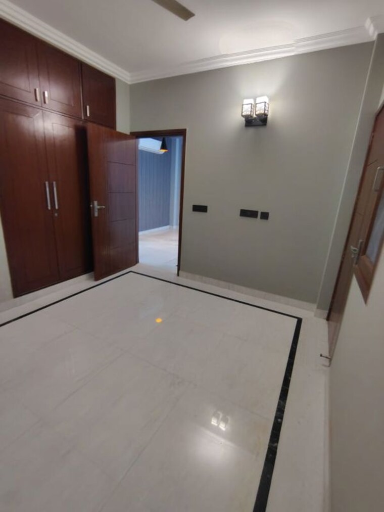 Room, chittaranjan park 3 Bedroom 160 Sq.Yd. Builder Floor In Chittaranjan Park Delhi 8762357