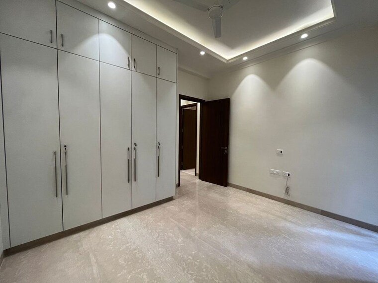Room, greater kailash ii 3 Bedroom 250 Sq.Yd. Builder Floor In Greater Kailash ii Delhi 10341601