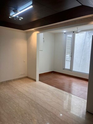 Room in 4 BHK Builder Floor at Safdarjung Development Area – for Rent
