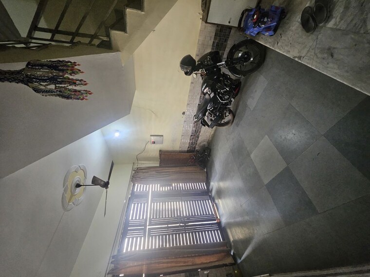  Parking, gurgaon village 6 Bedroom 75 Sq.Yd. Independent House In Gurgaon Village Gurgaon 10341644