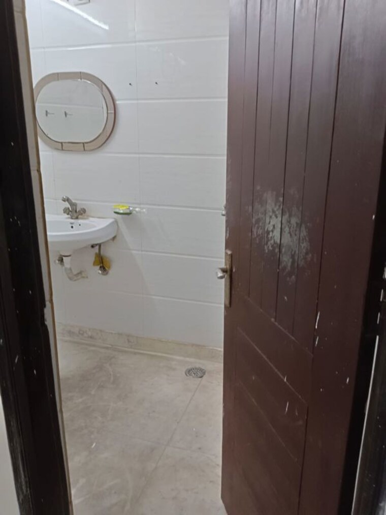 Bathroom, lajpat nagar 4 2 Bedroom 1088 Sq.Ft. Builder Floor In Lajpat Nagar 4 Delhi 10341692