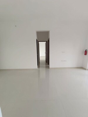Room in 3 BHK Apartment at Runwal The Central Park, Chinchwad – for Rent