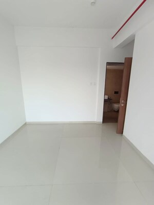 Room in 3 BHK Apartment at Runwal The Central Park, Chinchwad – for Rent