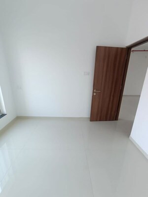 Room in 3 BHK Apartment at Runwal The Central Park, Chinchwad – for Rent