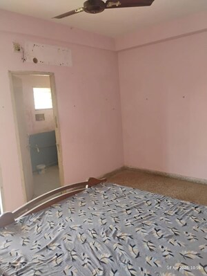 Bedroom in 2 BHK Apartment at Mahavir Nagar – for Rent