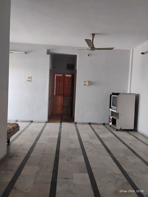 Room in 2 BHK Apartment at Mahavir Nagar – for Rent