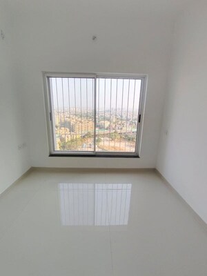 Room in 3 BHK Apartment at Runwal The Central Park, Chinchwad – for Rent