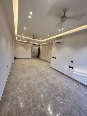 Room in 3 BHK Builder Floor at Greater Kailash I – for Rent