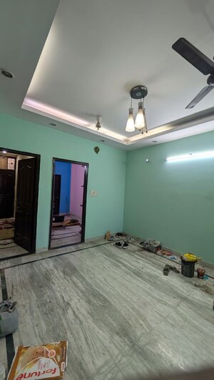 Room in 3 BHK Builder Floor at Niti Khand I – for Rent
