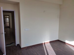Room in 3.5 BHK Apartment at Jaypee Kensington Park Apartments, Sector 133 – for Sale