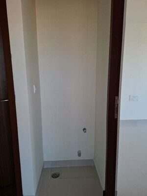 Room in 3 BHK Apartment at Je And Vee Om Trimurti, Malad East – for Sale