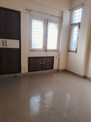 Room in 2 BHK Apartment at Vasant Kunj – for Rent